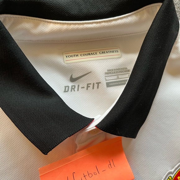 Manchester United Away 14/15 Kit/Jersey - Picture 2 of 11